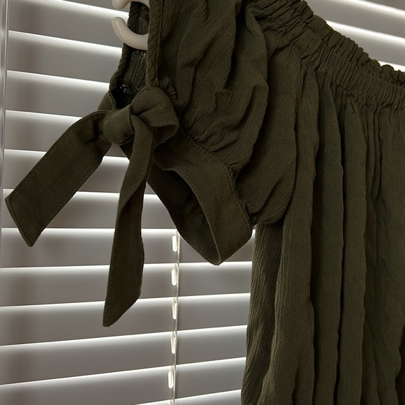 EXPRESS TOP💚 - Picture 3 of 4